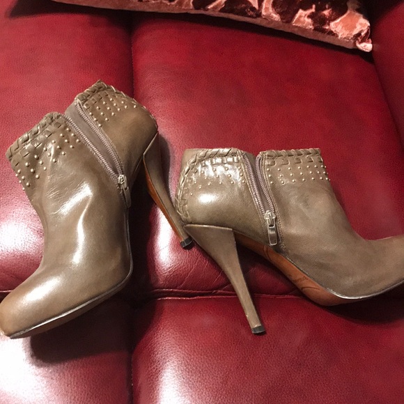 40. Enzo Angiolini Leather Booties - Picture 7 of 8